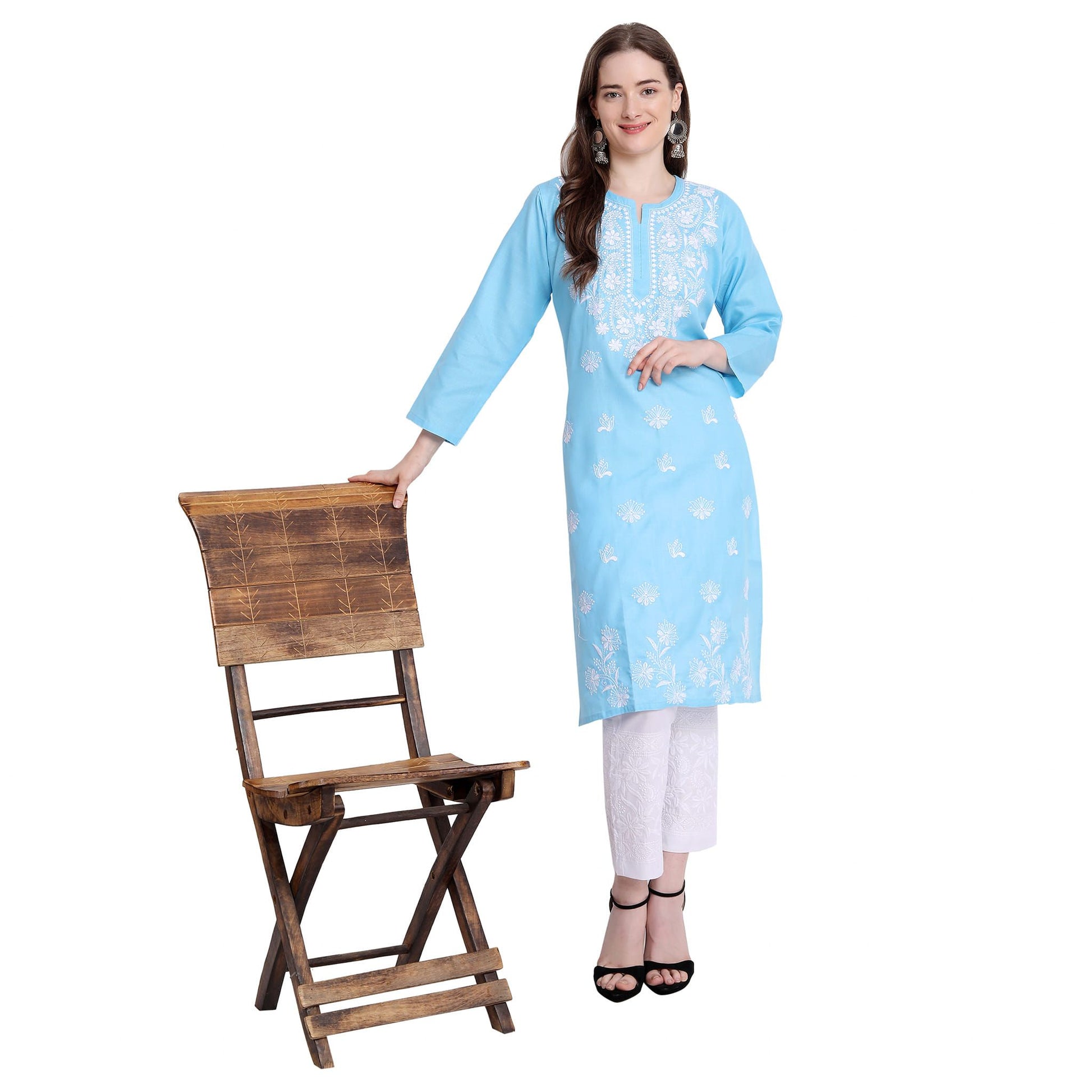 Women Embroidered Lucknowi Straight Kurta Roposo Clout